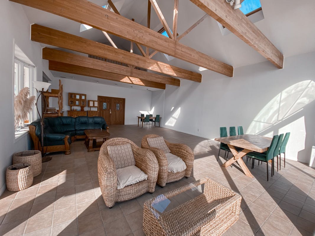 Room A + Room B (Room C施錠)