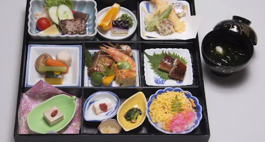 【1泊2食付|部屋食】夕食は佐賀の旬が詰まった割烹 清川の「松花堂弁当」をお部屋にてご用意!