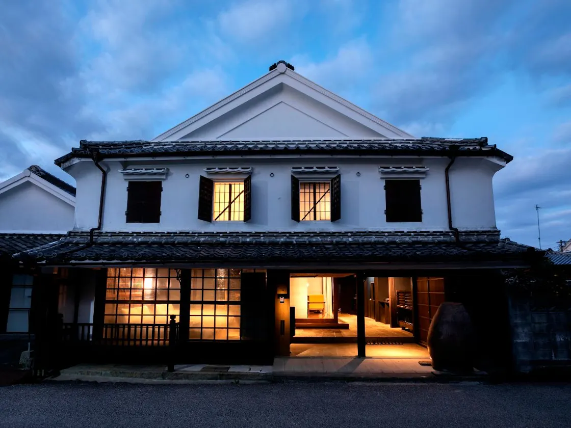 外観(夜)