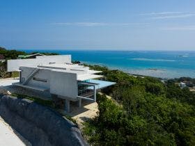 【沖縄県南部の貸し別荘・コテージ・ヴィラ・コンドミニアム】MONADNOCK