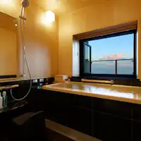 เมื่อเปิดหน้าต่างกว้าง คุณสามารถเพลิดเพลินเหมือนอยู่ในพื้นที่กึ่งกลางแจ้ง