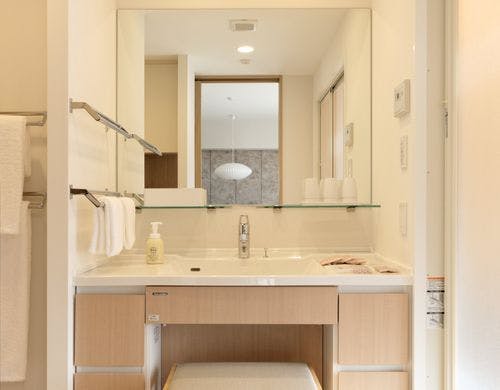 使いやすい広めの洗面台です