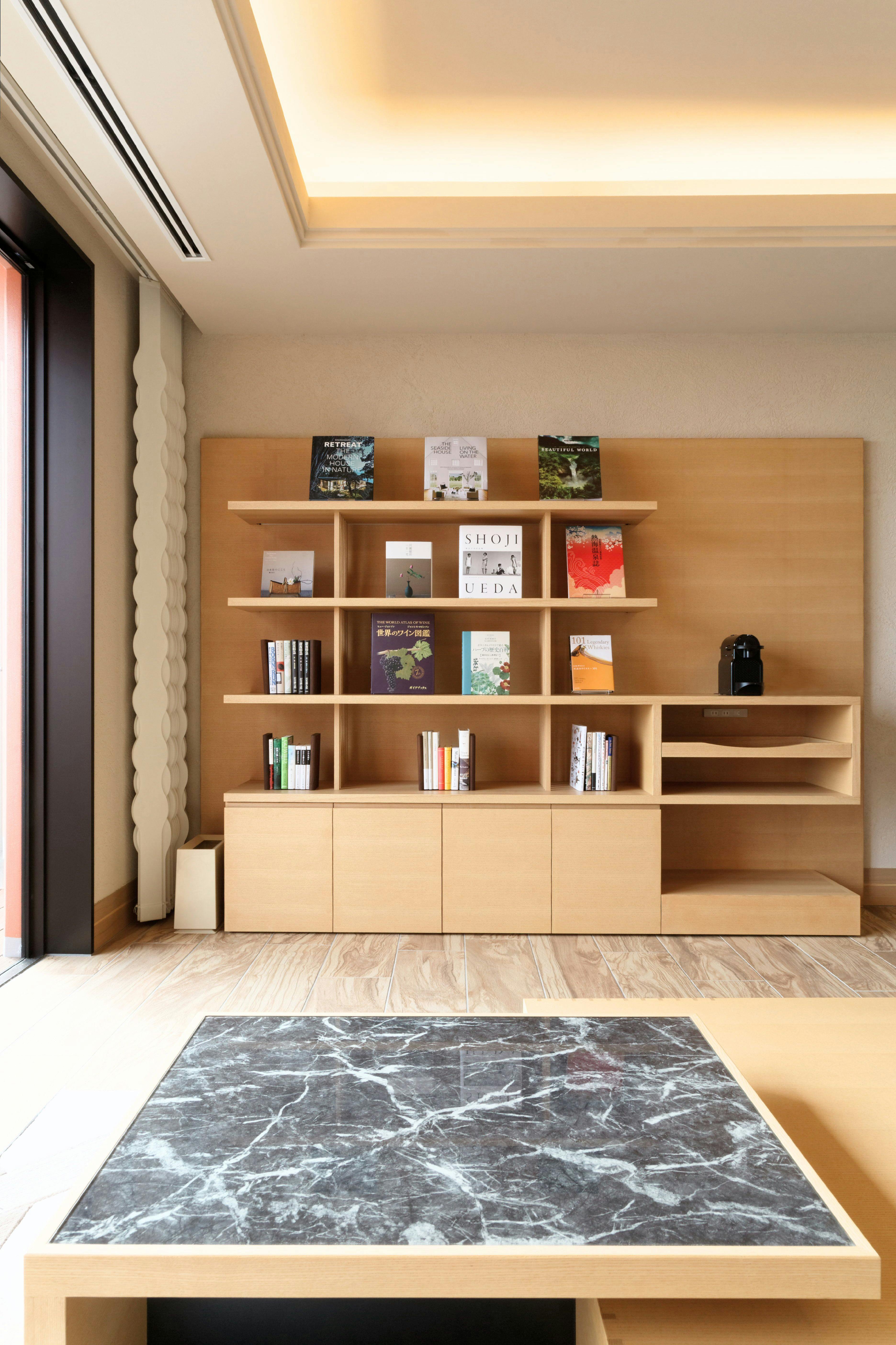 ที่ล็อบบี้มีนิตยสารท่องเที่ยวให้บริการ