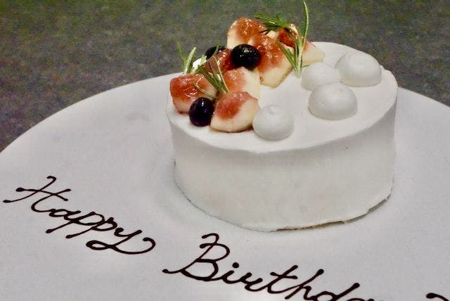 記念日にホールケーキをどうぞ！