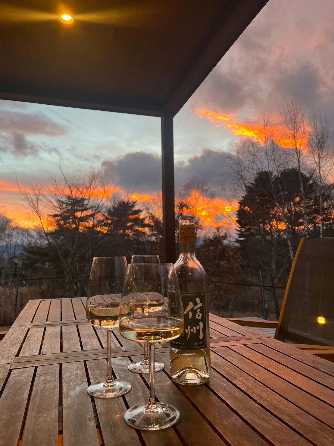 アウトドアリビングに映える夕陽