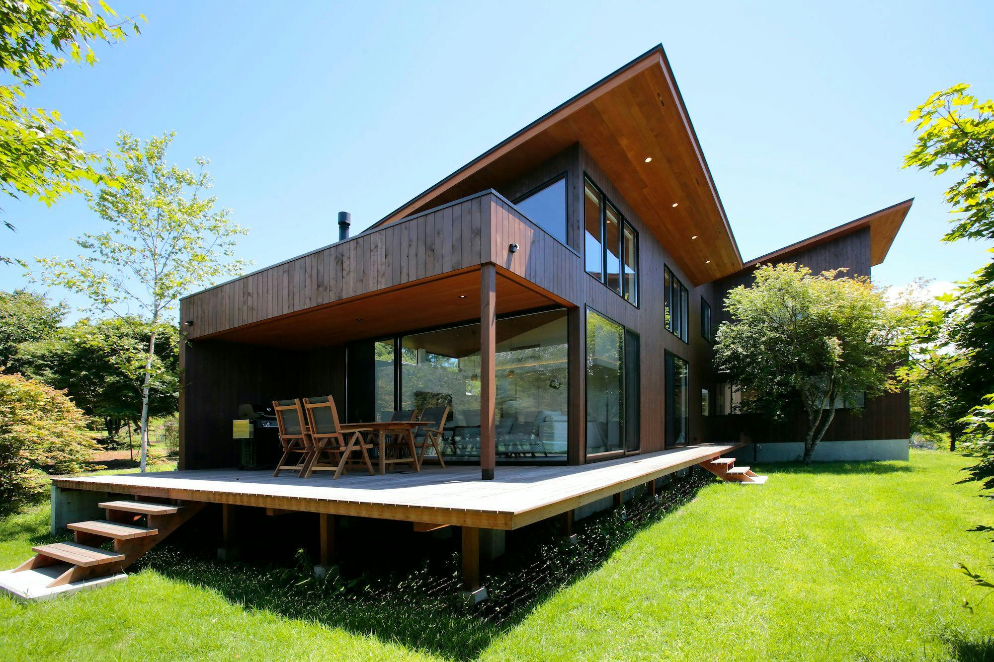 広々としたアウトドアテラス