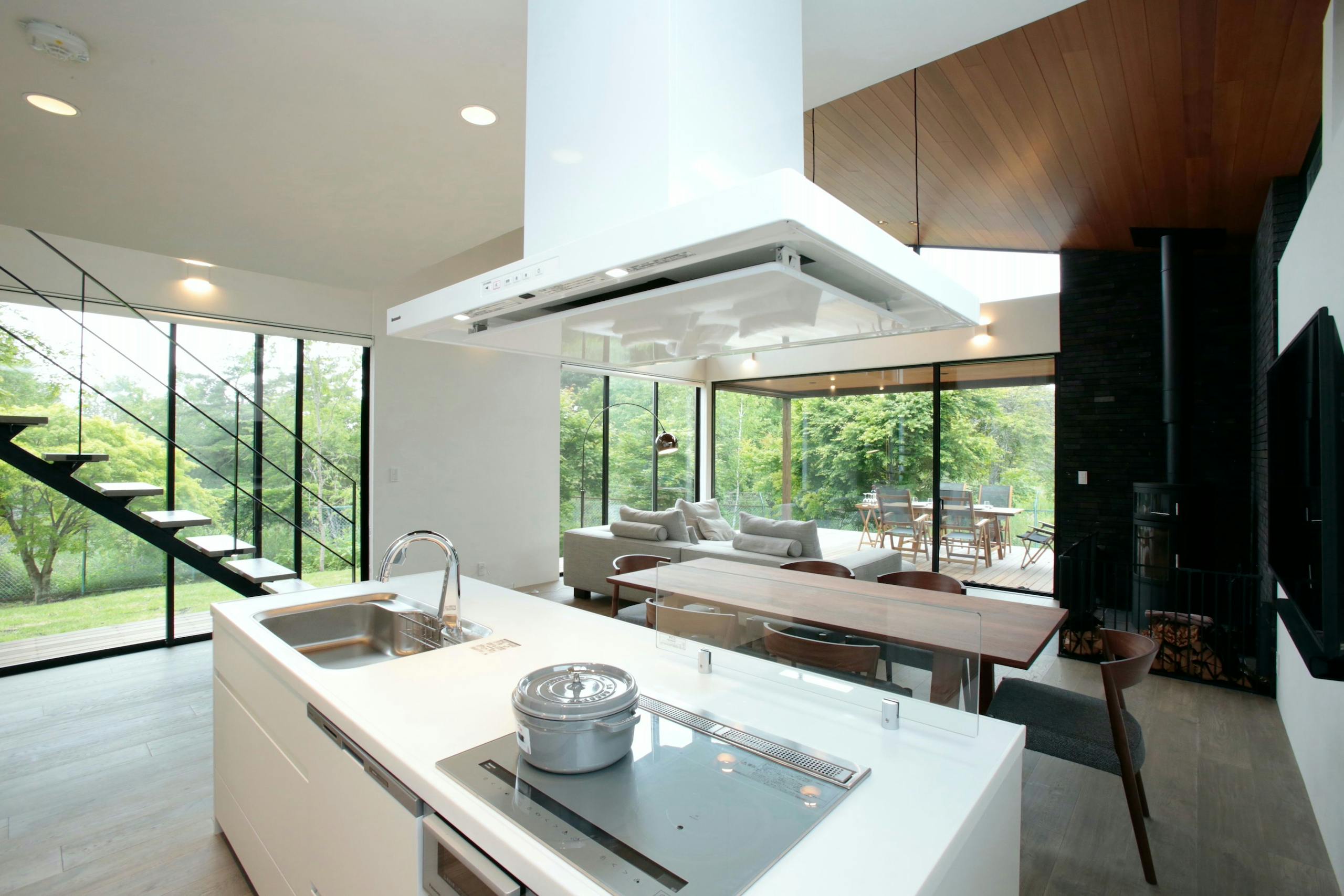 機能性を備えたフルキッチン