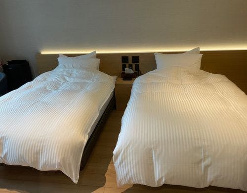 はなれ　ダブルベッド２つ