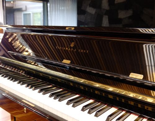 リビング　ピアノ