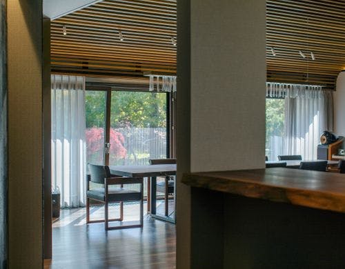 母屋　キッチン　ダイニングテーブル