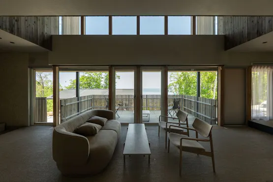 和 ลิฟวิ่ง