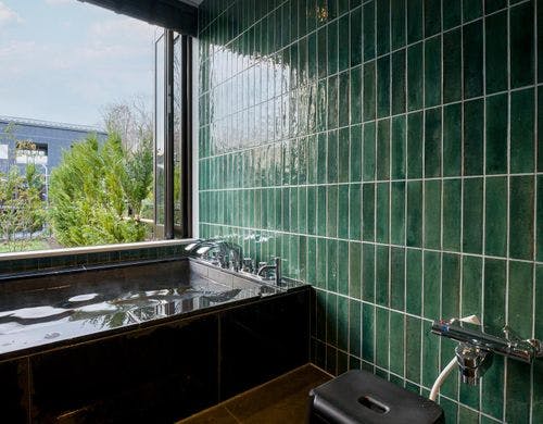 開放的な吹き抜けリビング