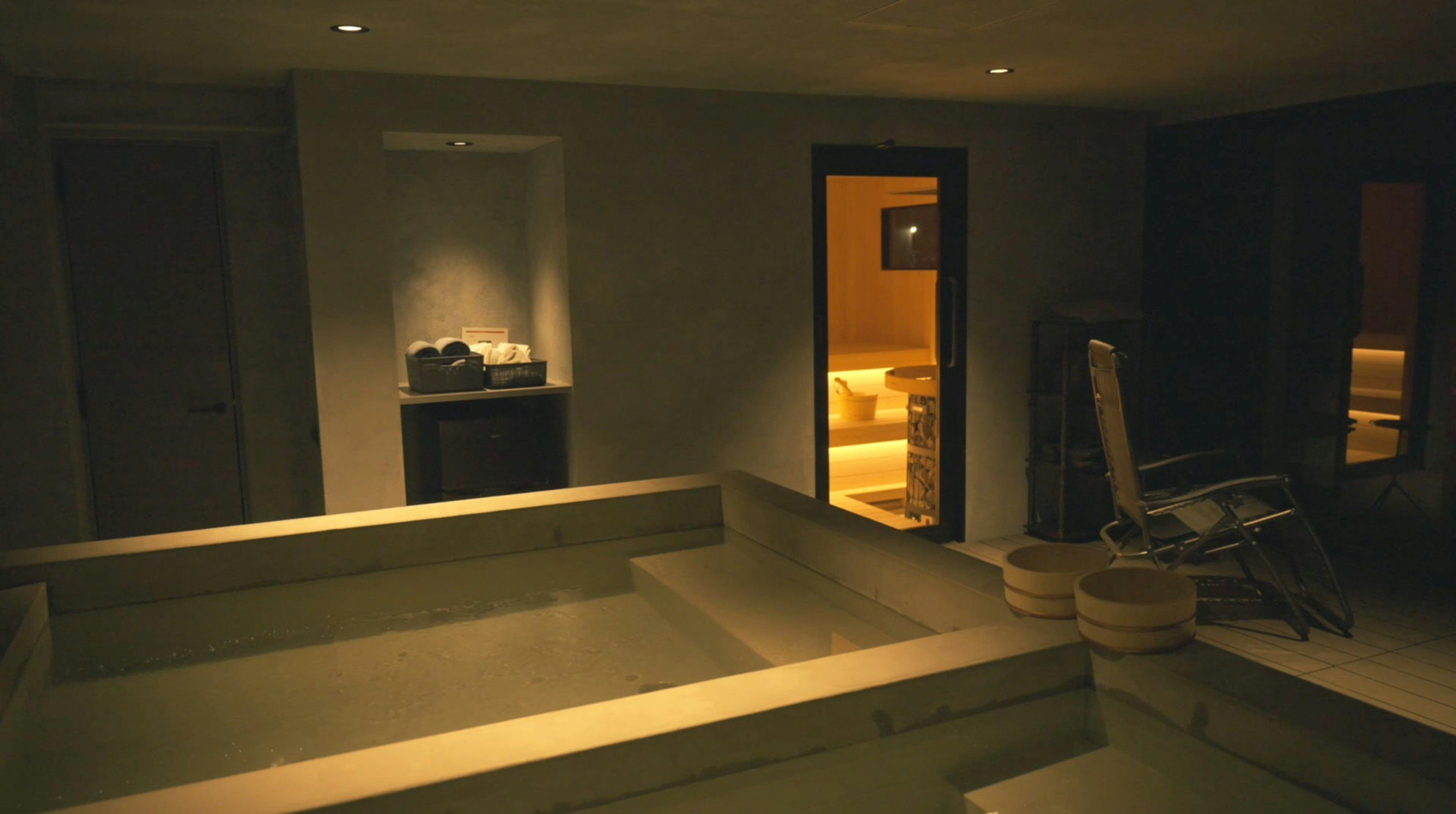 サウナルームの水風呂＆温泉