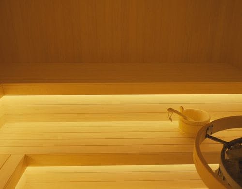 サウナルームの中は広々としています。
