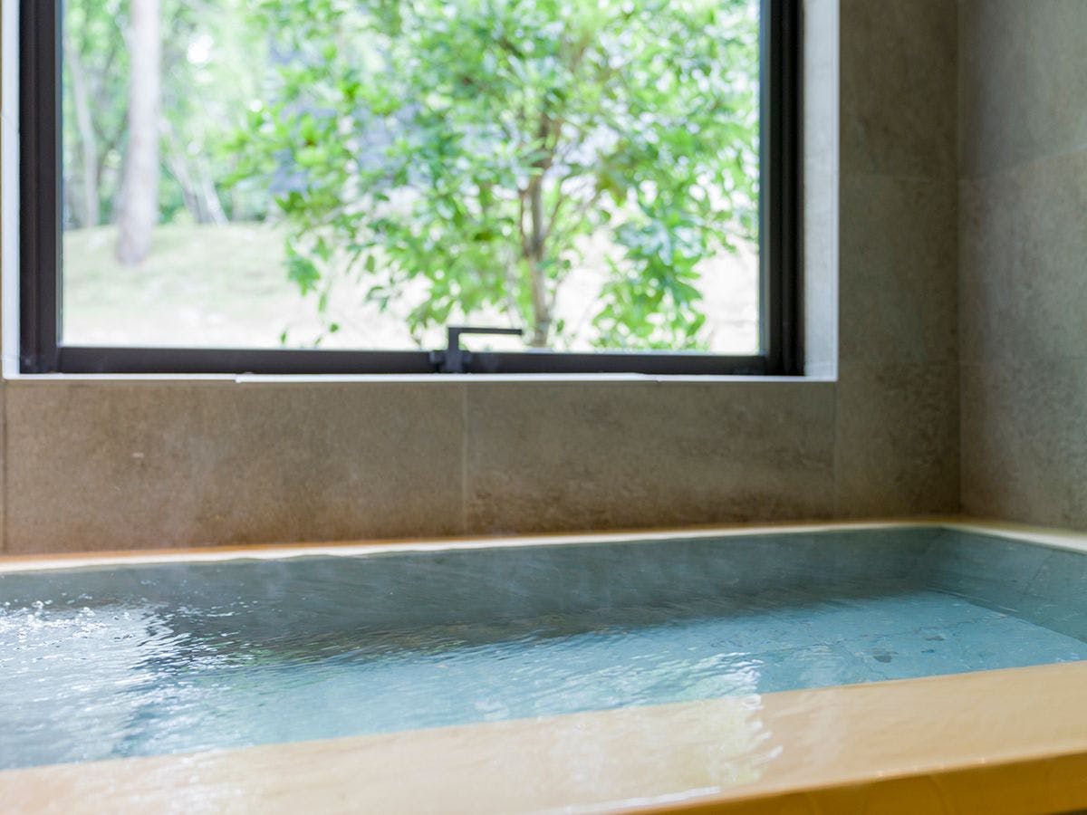 ห้องพักทุกห้องมีน้ำพุร้อนธรรมชาติ.