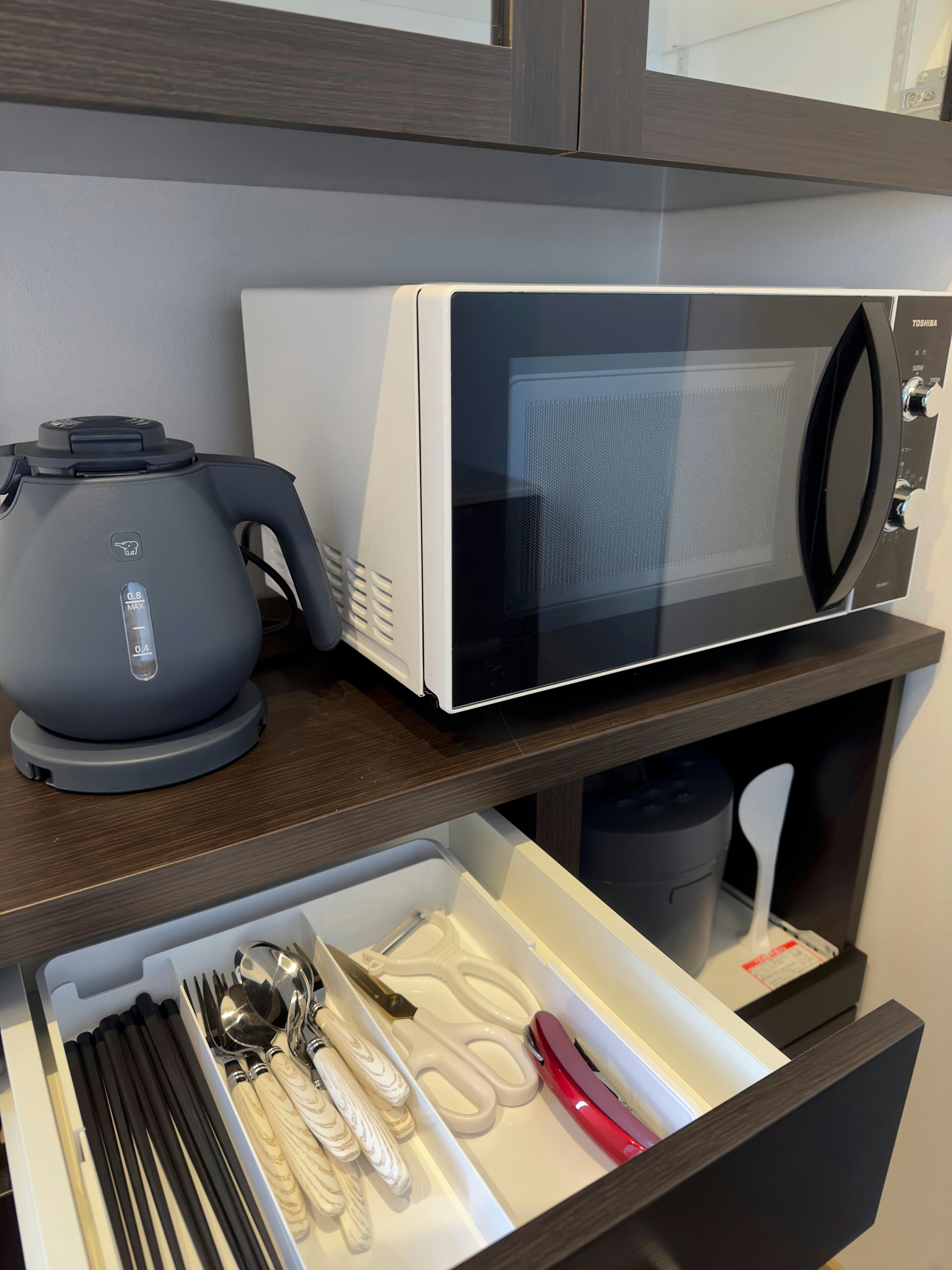 B棟キッチン（電気ポット・電子レンジー）