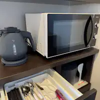 B棟キッチン(電気ポット・電子レンジー)