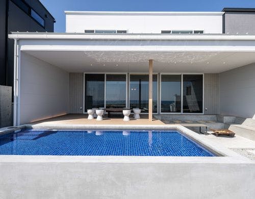 プール利用時は必ず水着をご着用ください。