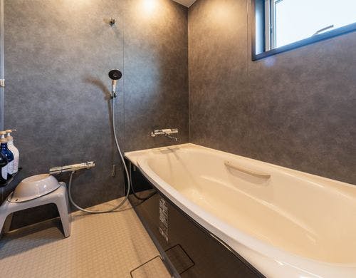 お風呂も新築でピカピカです。