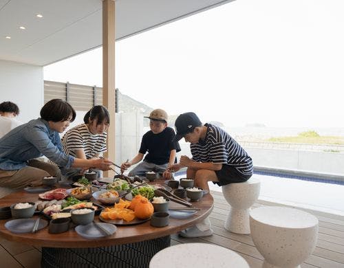 BBQ時はテラスのテーブルでお食事できます