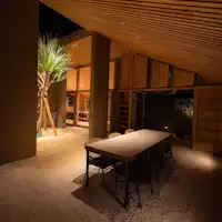 夜のアウトドアリビング