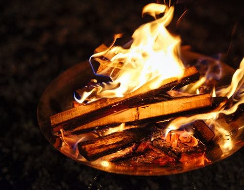 焚火スペース。薪と着火剤はご持参ください