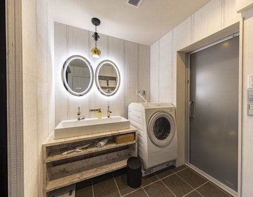 ダブルボウルの洗面台・洗濯機ございます。