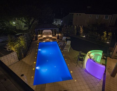 2階から見えるプールの写真です。