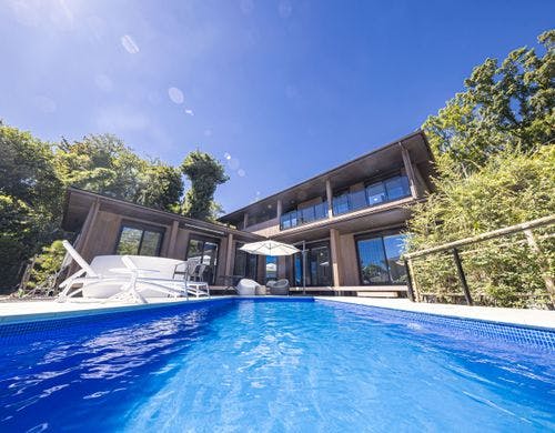 昼間のプライベートプール