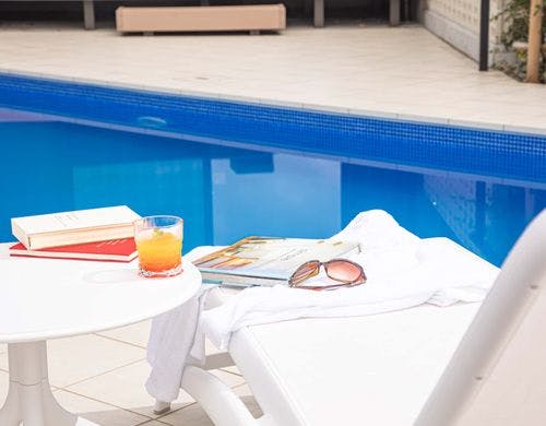 南国リゾート気分を味わえるテラス席