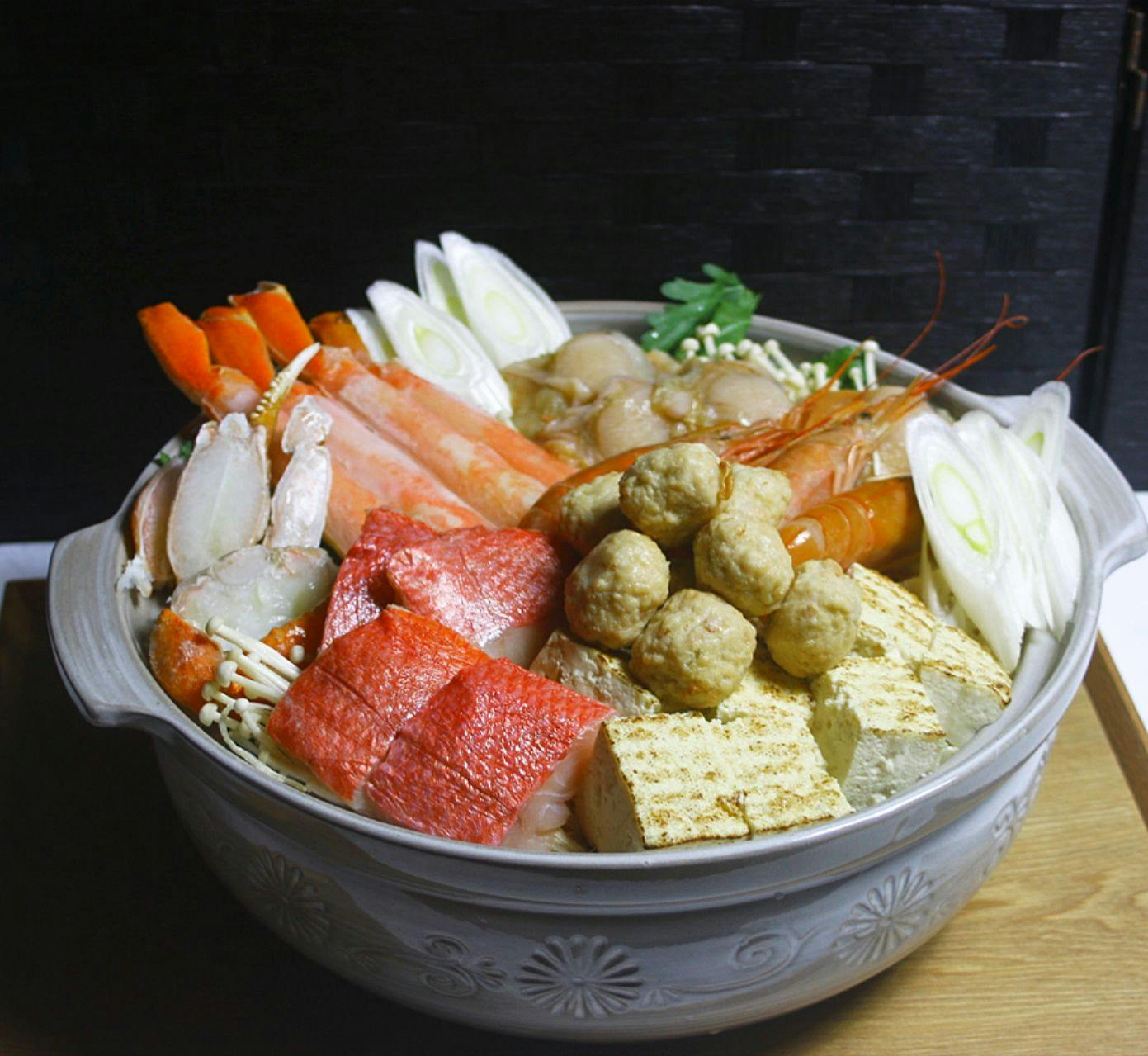 冬のご馳走を味わう贅沢鍋を堪能ください