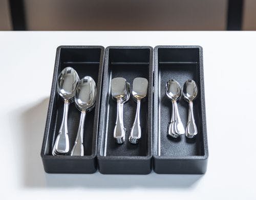 小さめのカトラリーもご用意しております。