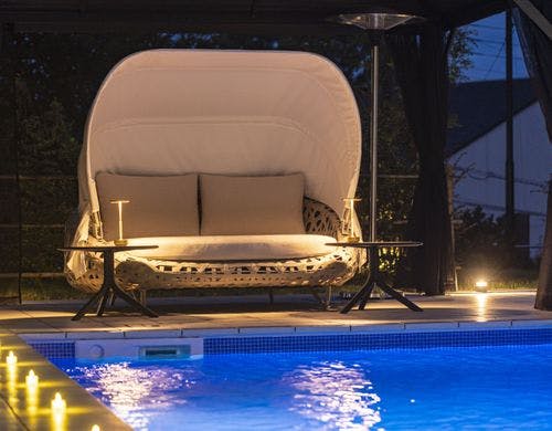 プールサイドでくつろげます。