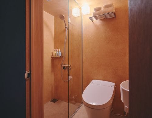 左官職人が仕上げたトイレ・シャワー室