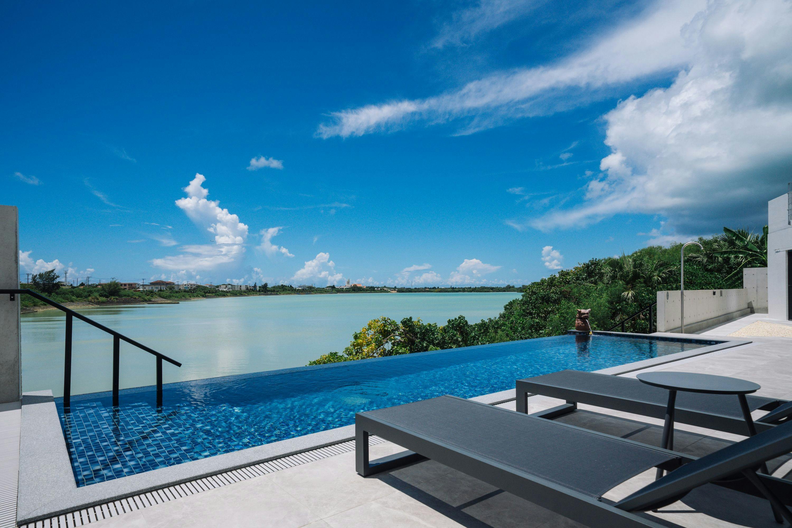 Villa M BAYFRONT YONAHA  ～Pool&Sauna Retreat～