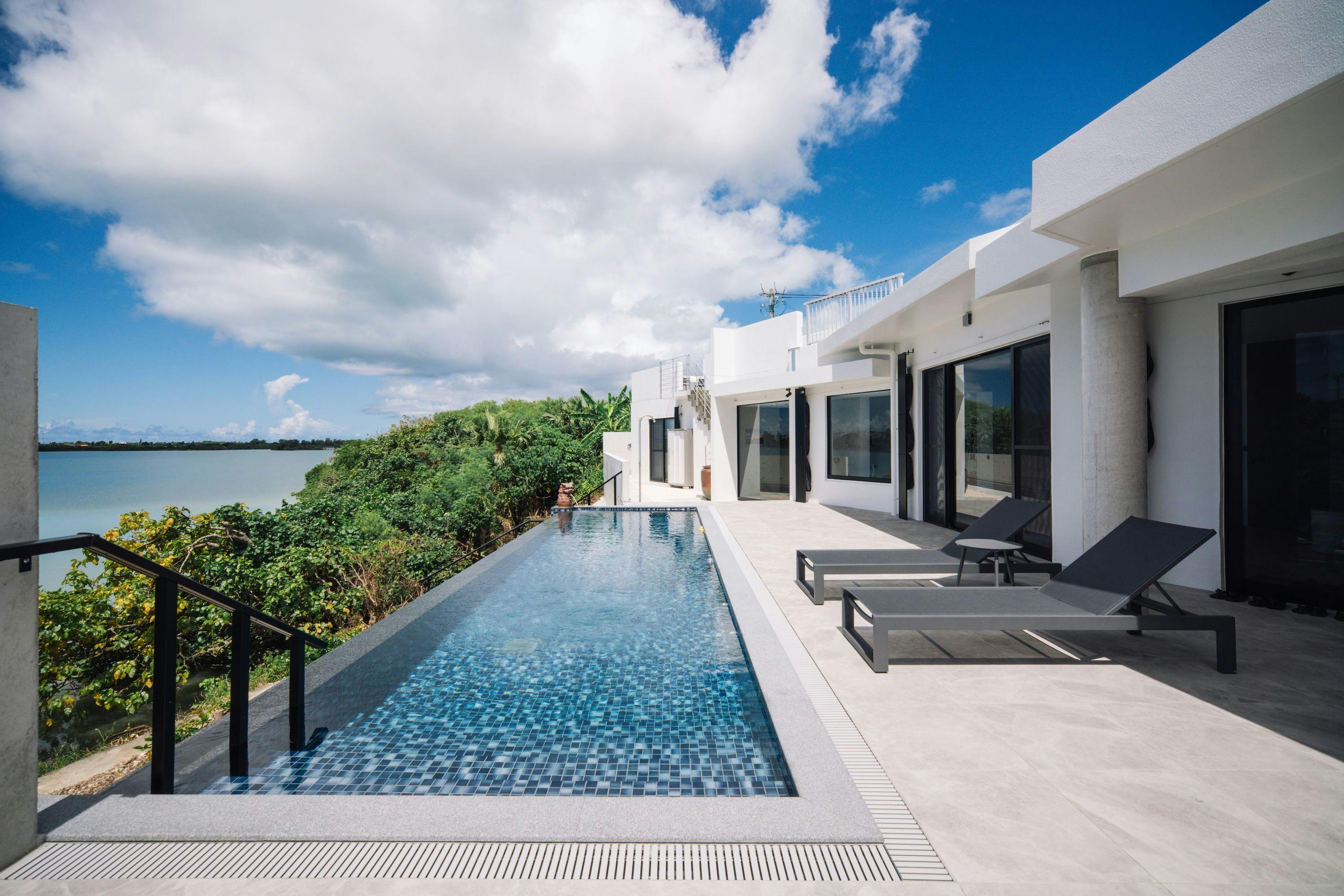 Villa M BAYFRONT YONAHA  ～Pool&Sauna Retreat～