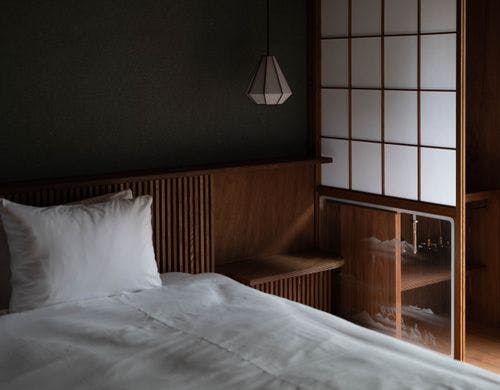 寝室キングベッド