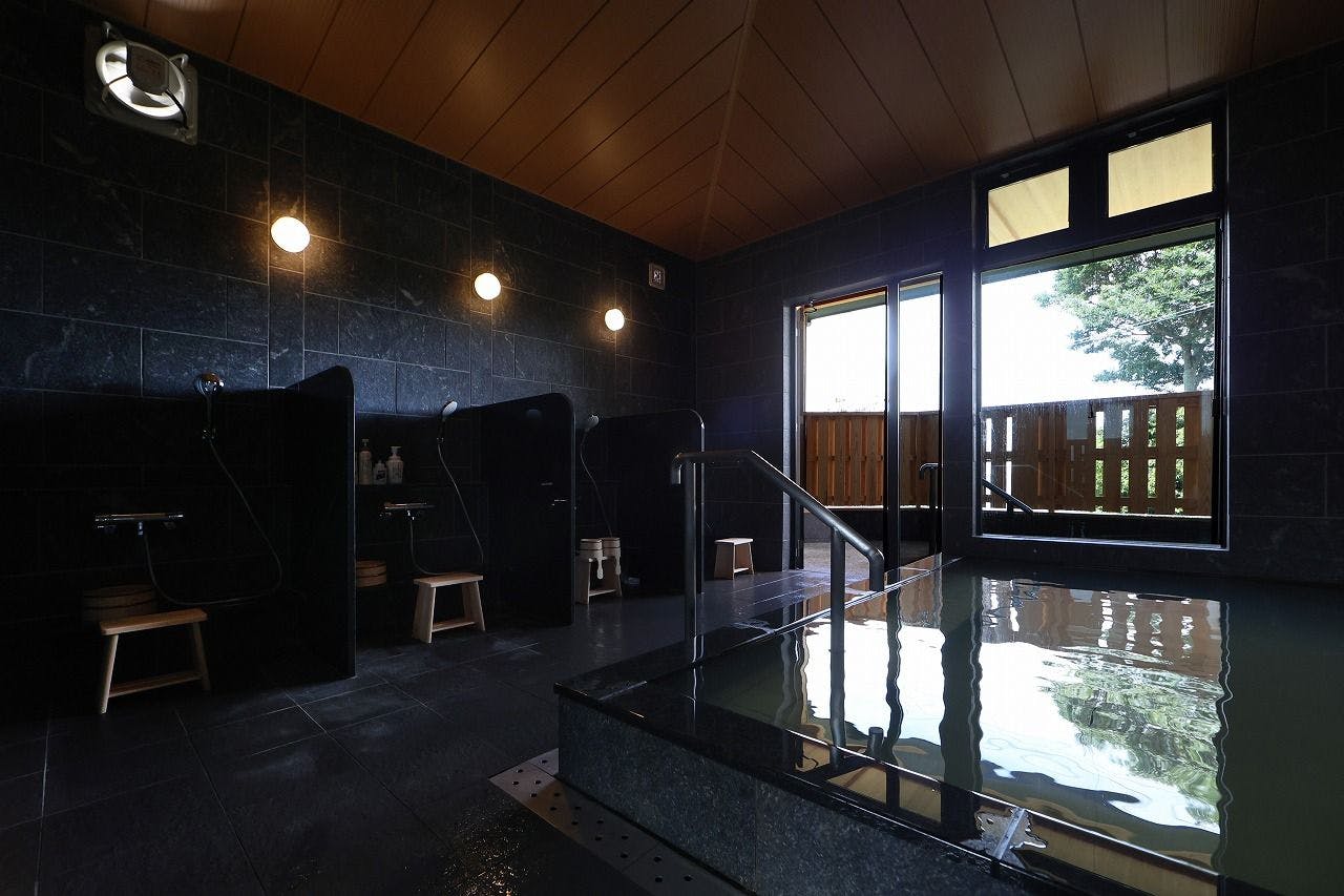 THE UPPER GROUND 001