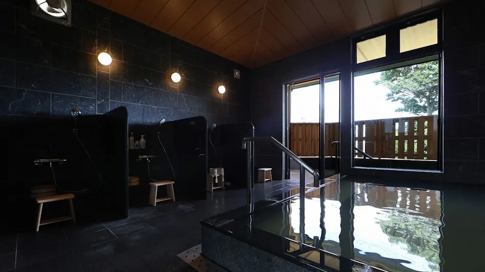 THE UPPER GROUND 001