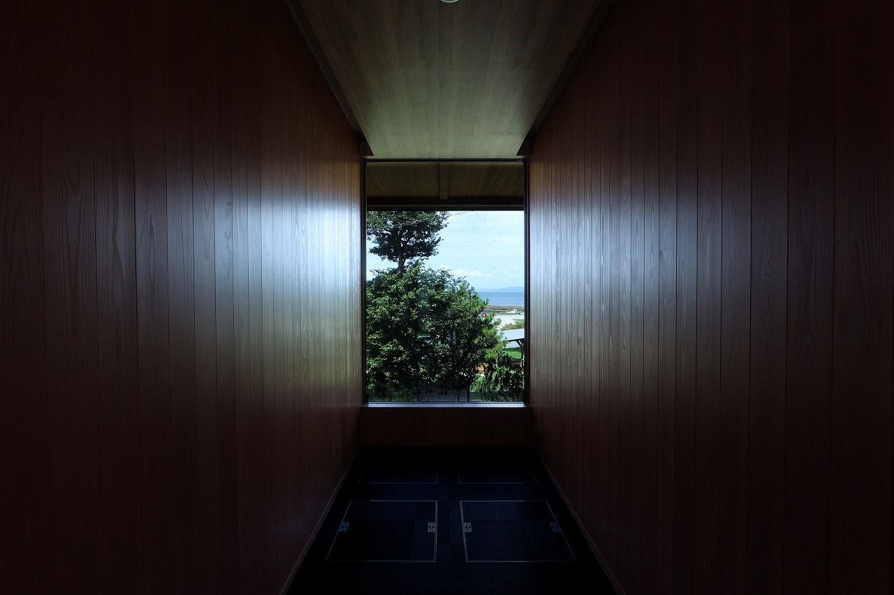 THE UPPER GROUND 001
