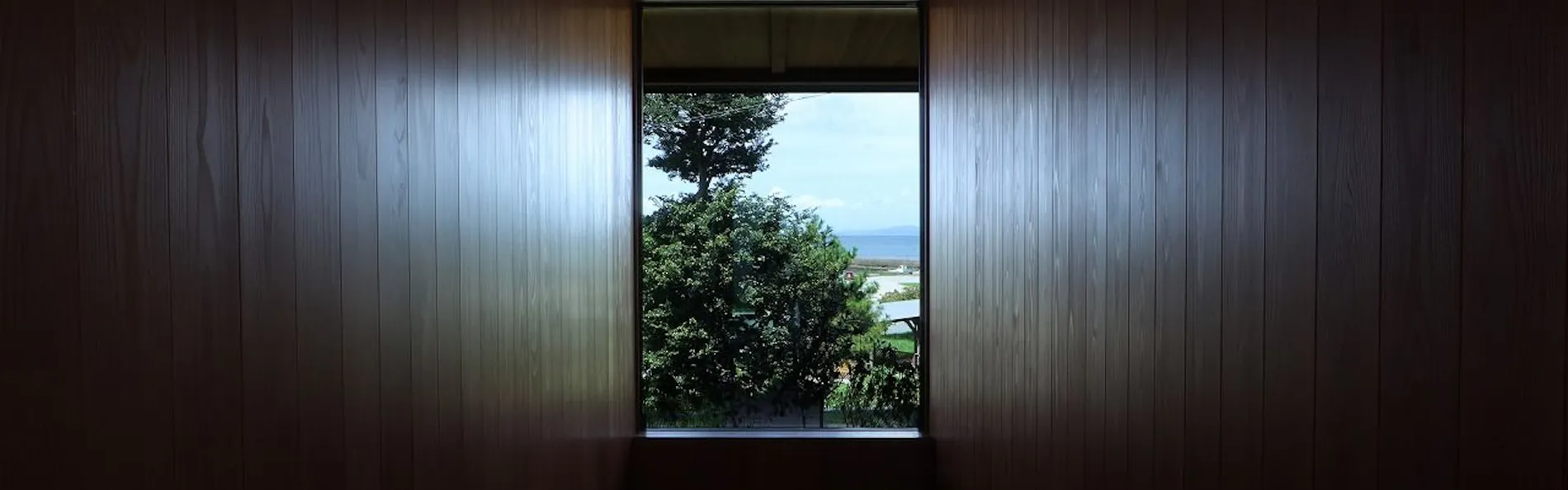 THE UPPER GROUND 001