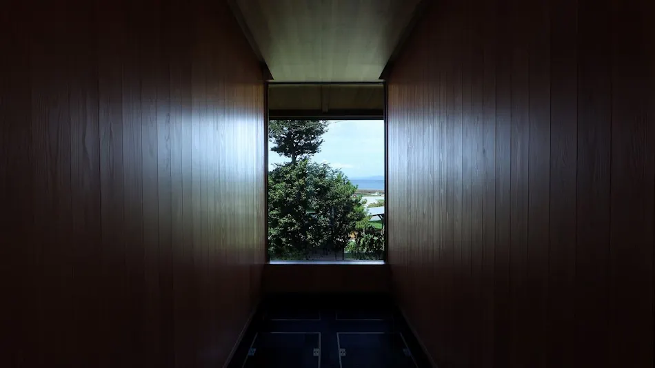 THE UPPER GROUND 001