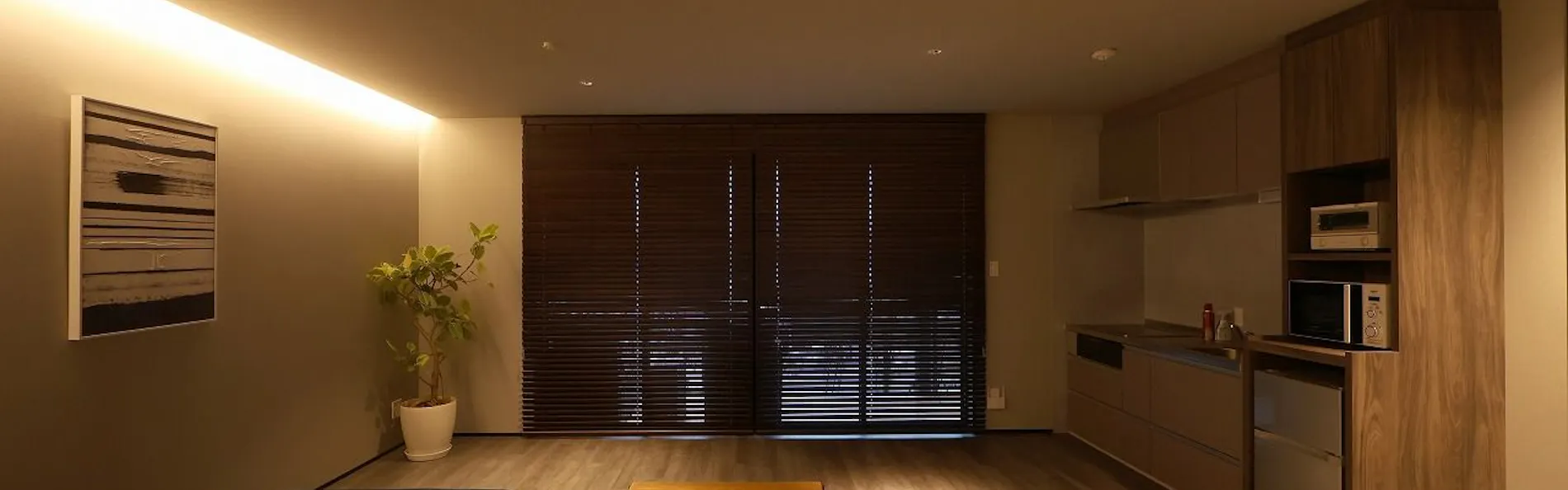 THE UPPER GROUND 001