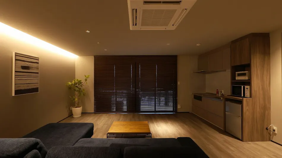 THE UPPER GROUND 001
