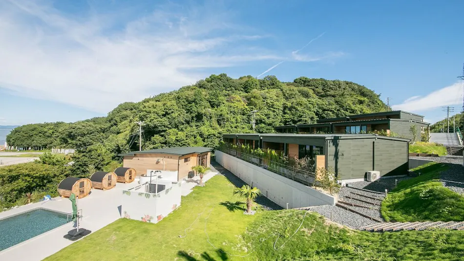 THE UPPER GROUND 001
