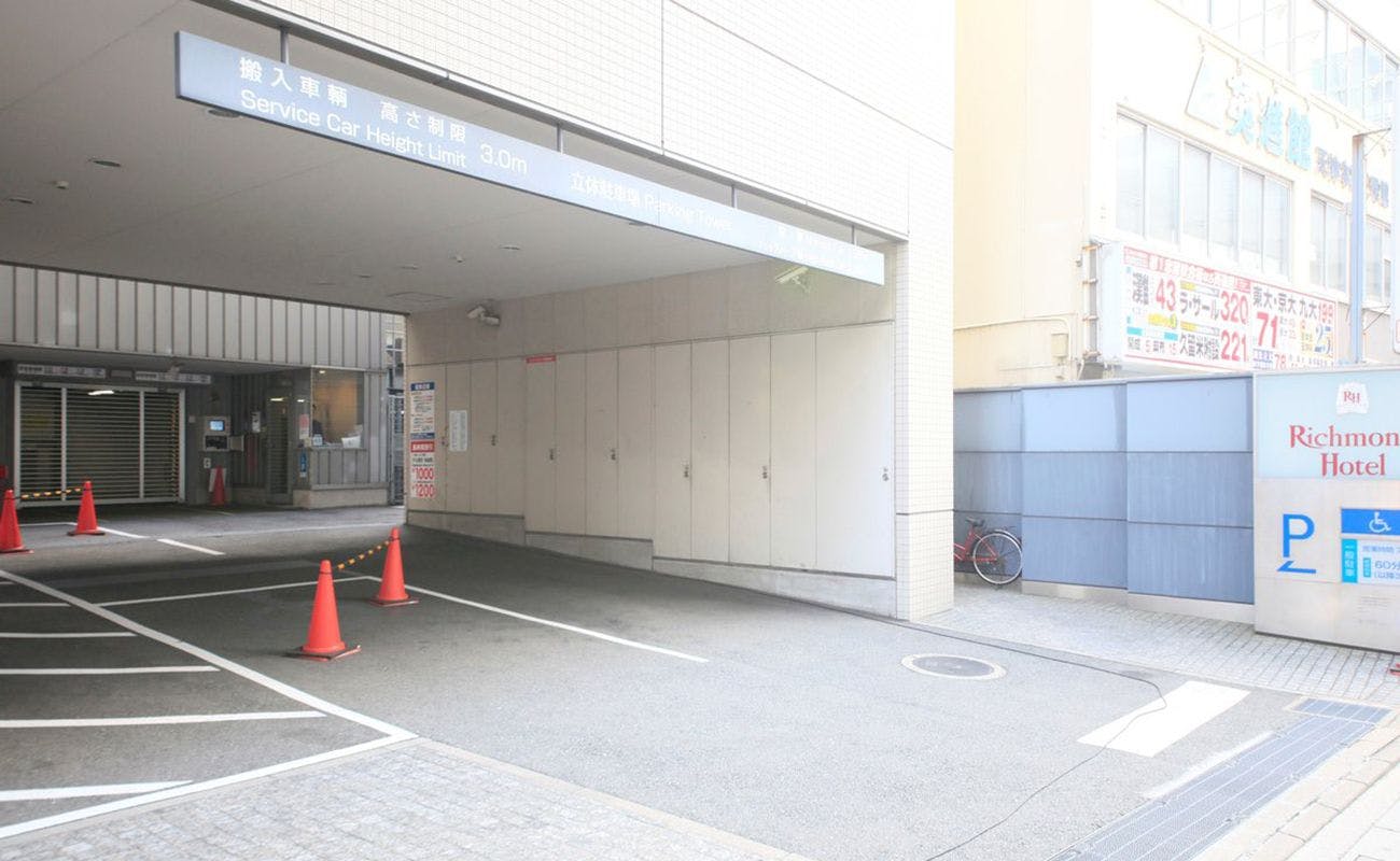 ホテル敷地内立体駐車場