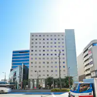 正面から見た昼の外観