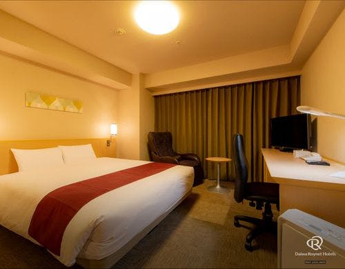 ダブル：広さ25.4平米：ベッド幅168cm