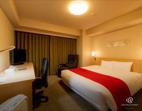 ダブル：広さ25.4平米：ベッド幅168cm