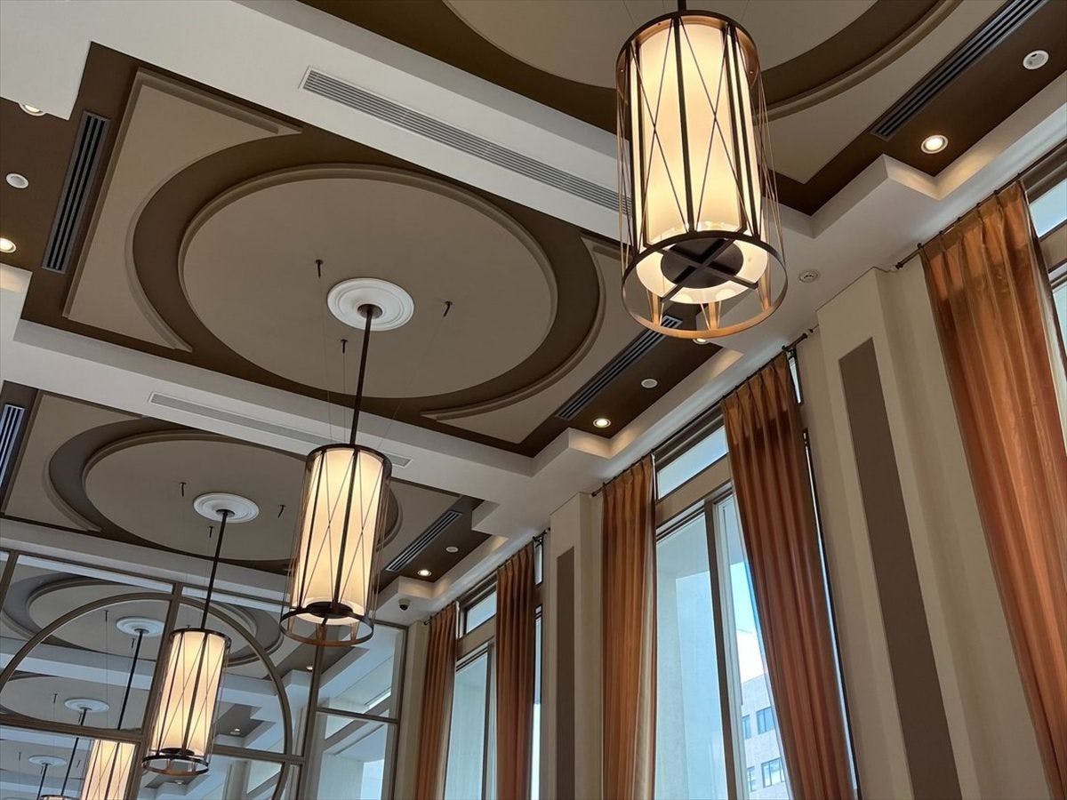 ロビー・フロント